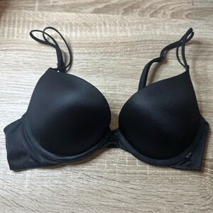 Victoria’s Secret Very Sexy Push-Up Bra Size 32B Black